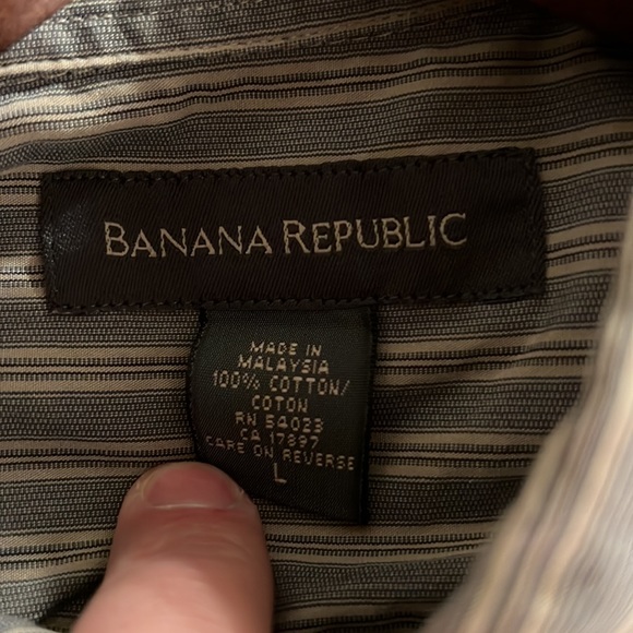 Banana Republic men’s long sleeve button up shirt. Size large. Blue/tan color - Picture 2 of 2